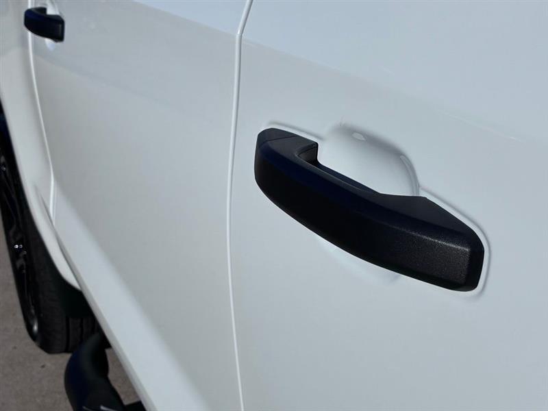 Chevrolet Silverado 1500 Custom Crew Cab 4WD 2026