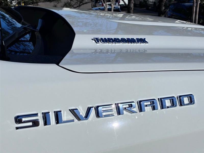 Chevrolet Silverado 1500 Custom Crew Cab 4WD 2026