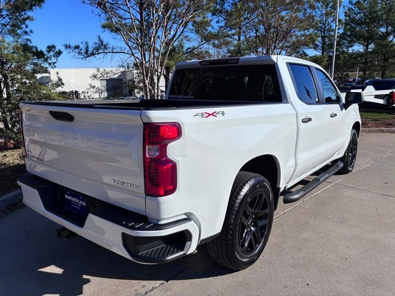 Chevrolet Silverado 1500 Custom Crew Cab 4WD 2026