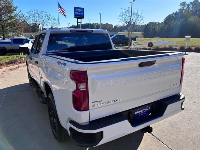 Chevrolet Silverado 1500 Custom Crew Cab 4WD 2026