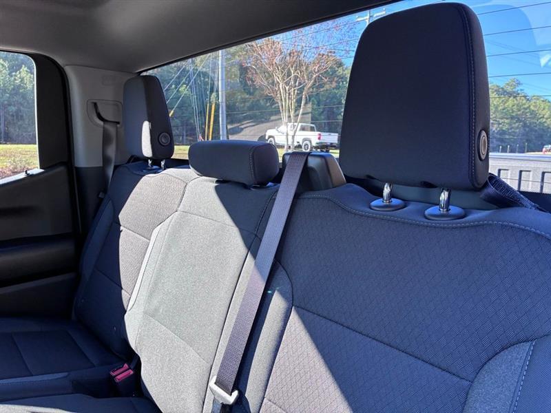 Chevrolet Silverado 1500 Custom Crew Cab 4WD 2026