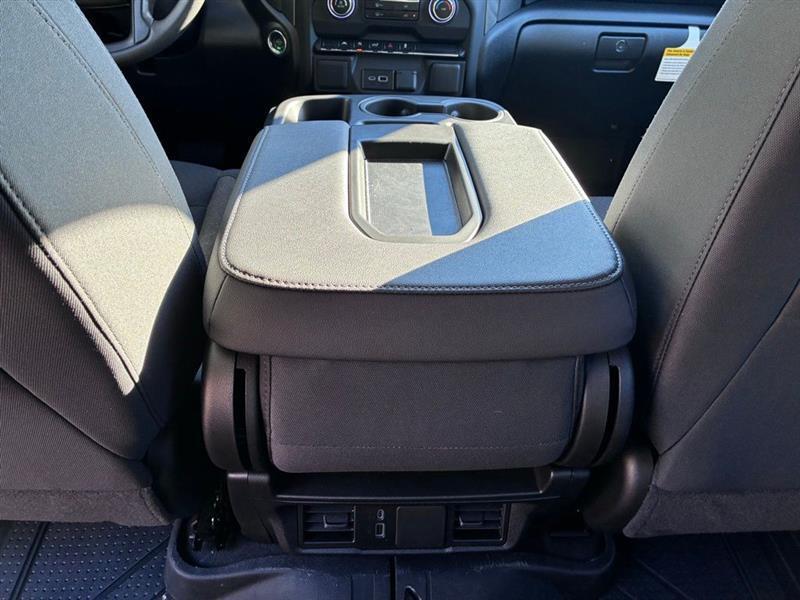 Chevrolet Silverado 1500 Custom Crew Cab 4WD 2026