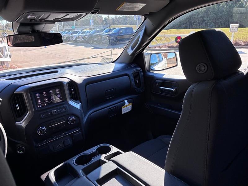 Chevrolet Silverado 1500 Custom Crew Cab 4WD 2026