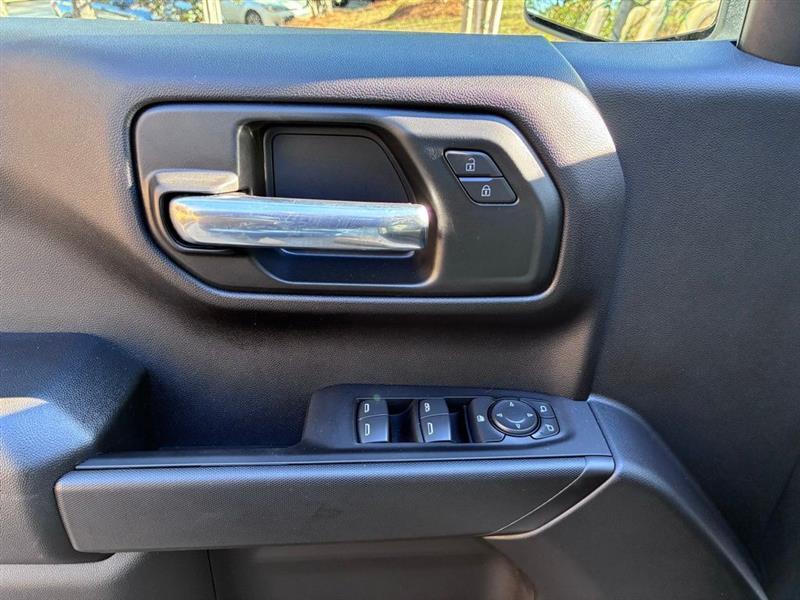 Chevrolet Silverado 1500 Custom Crew Cab 4WD 2026