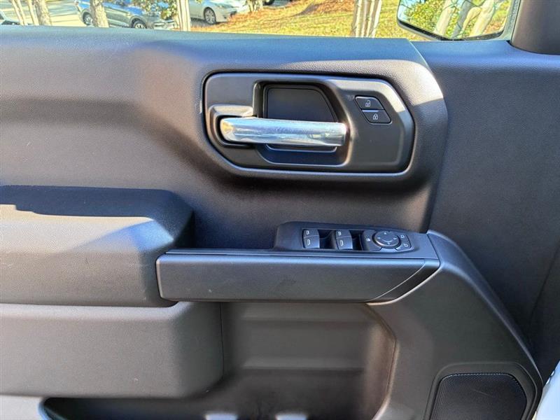 Chevrolet Silverado 1500 Custom Crew Cab 4WD 2026