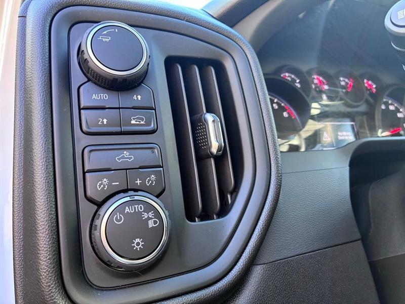 Chevrolet Silverado 1500 Custom Crew Cab 4WD 2026