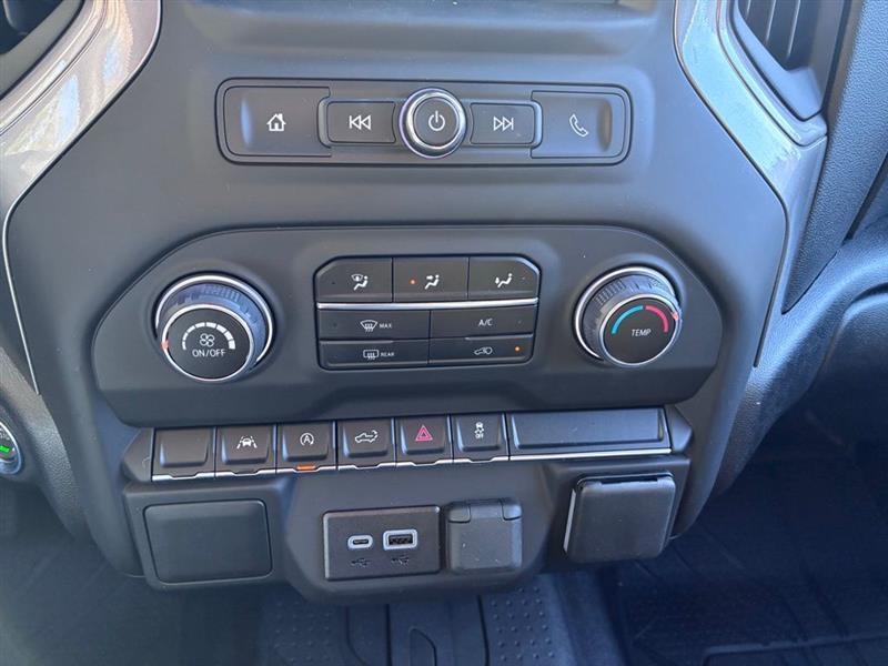 Chevrolet Silverado 1500 Custom Crew Cab 4WD 2026