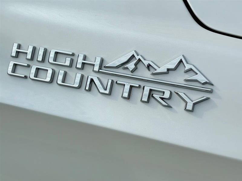 Chevrolet Suburban High Country 4WD 2023
