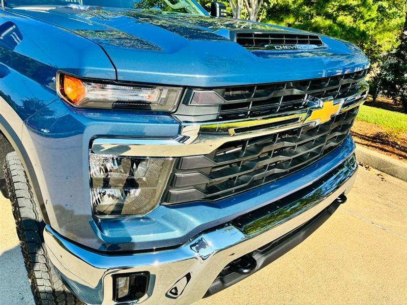 Chevrolet Silverado 2500HD LT Crew Cab Long Box 4WD 2026