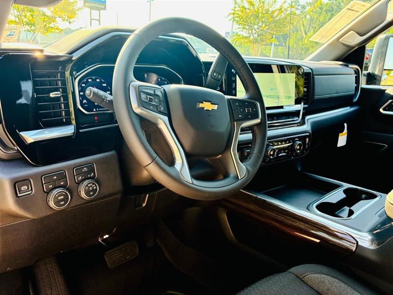 Chevrolet Silverado 2500HD LT Crew Cab Long Box 4WD 2026