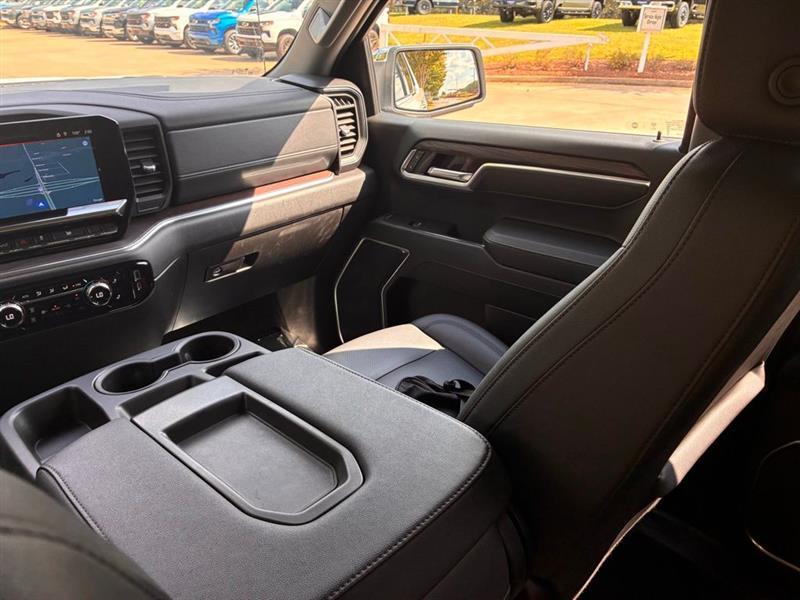 GMC Sierra 1500 SLT Crew Cab 4WD 2025