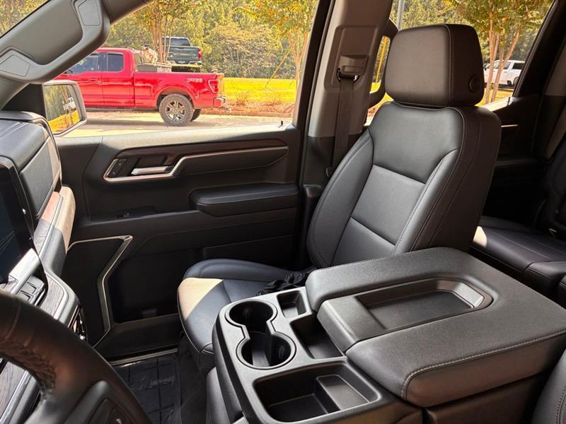 GMC Sierra 1500 SLT Crew Cab 4WD 2025