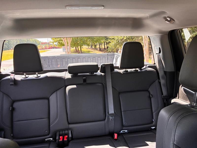 GMC Sierra 1500 SLT Crew Cab 4WD 2025