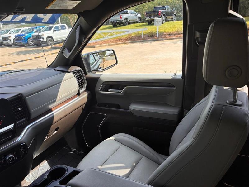 GMC Sierra 1500 SLT Crew Cab 4WD 2025