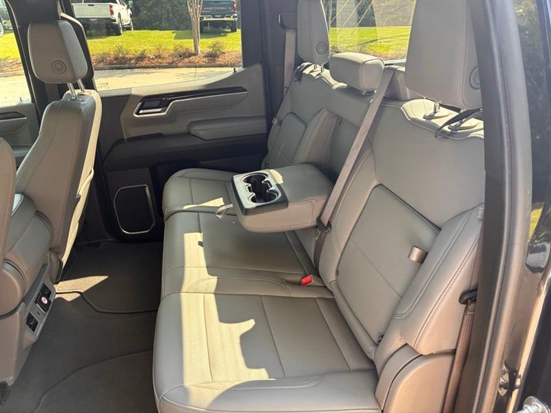 GMC Sierra 1500 SLT Crew Cab 4WD 2025