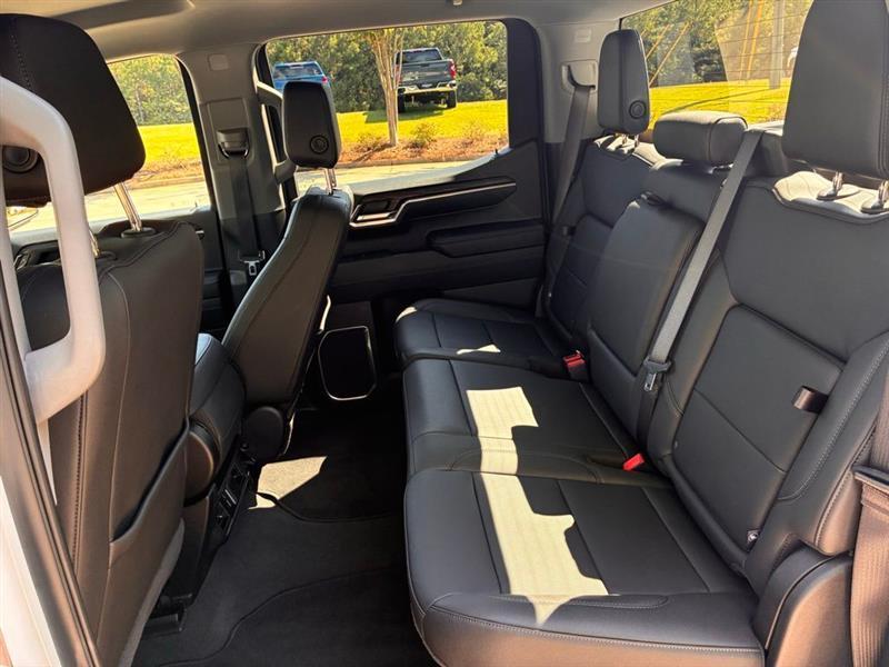 GMC Sierra 1500 SLT Crew Cab 4WD 2024