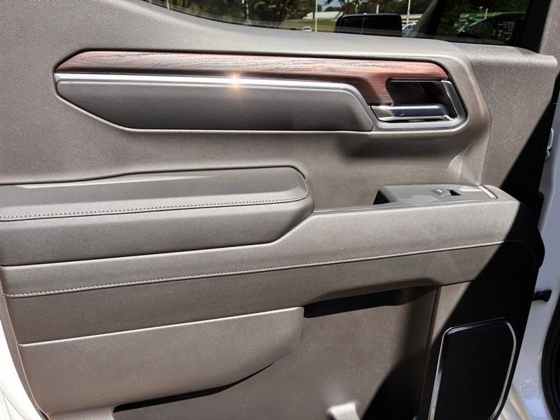 GMC Sierra 1500 SLT Crew Cab 4WD 2024