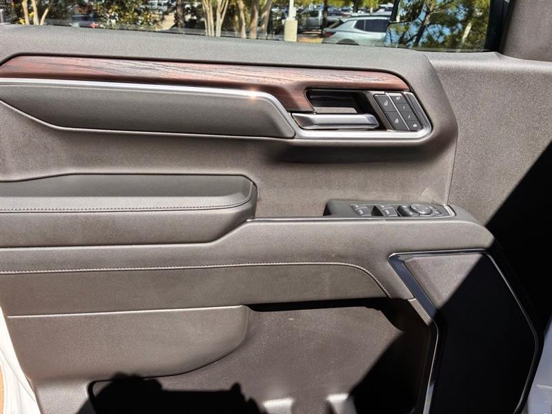 GMC Sierra 1500 SLT Crew Cab 4WD 2024