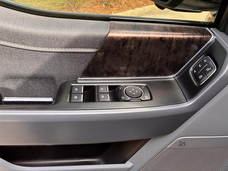 Ford F-150 Lariat SuperCrew 5.5-ft. Bed 4WD 2022 Ford F-150 Lariat SuperCrew 5.5-ft. Bed 4WD 2022