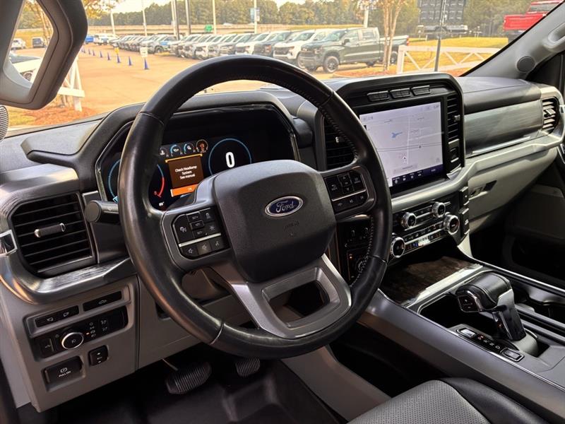 Ford F-150 Lariat SuperCrew 5.5-ft. Bed 4WD 2022 Ford F-150 Lariat SuperCrew 5.5-ft. Bed 4WD 2022