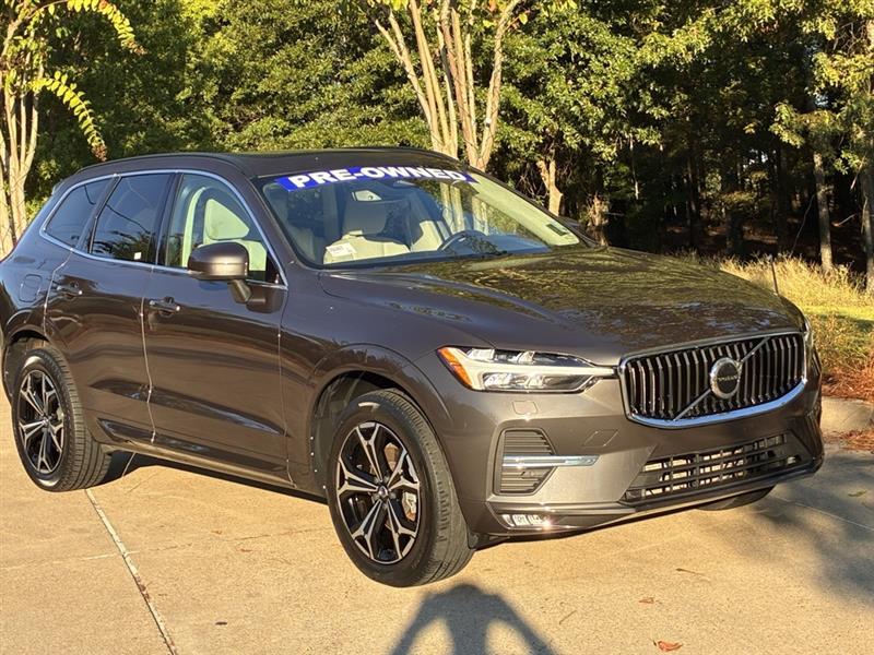 2022 Volvo XC60 T8 Momentum Hybrid AWD