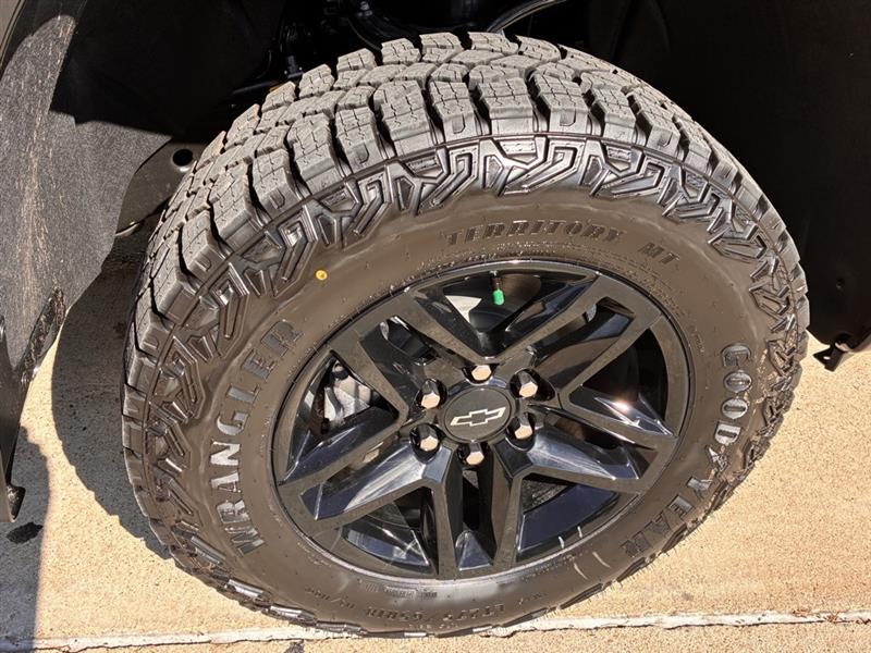 Chevrolet Silverado 1500 Trail Boss Custom Crew Cab 4WD 2026