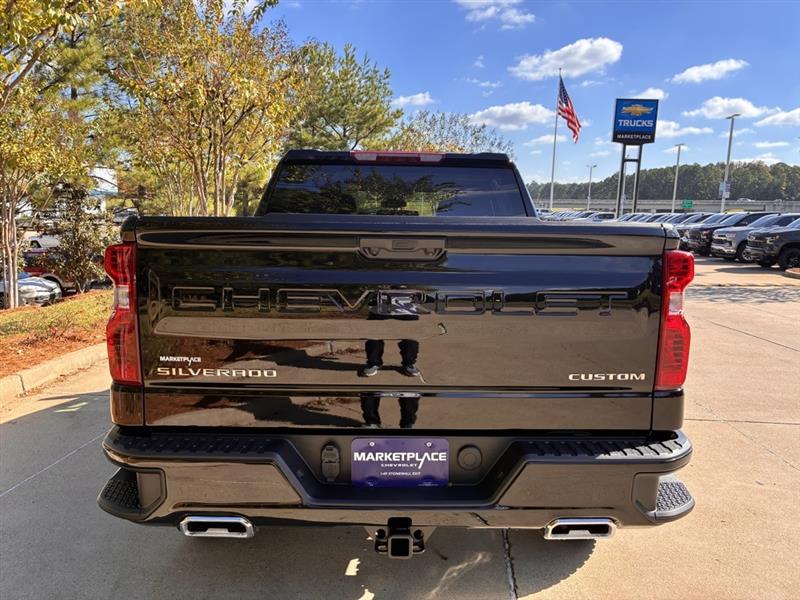 Chevrolet Silverado 1500 Trail Boss Custom Crew Cab 4WD 2026