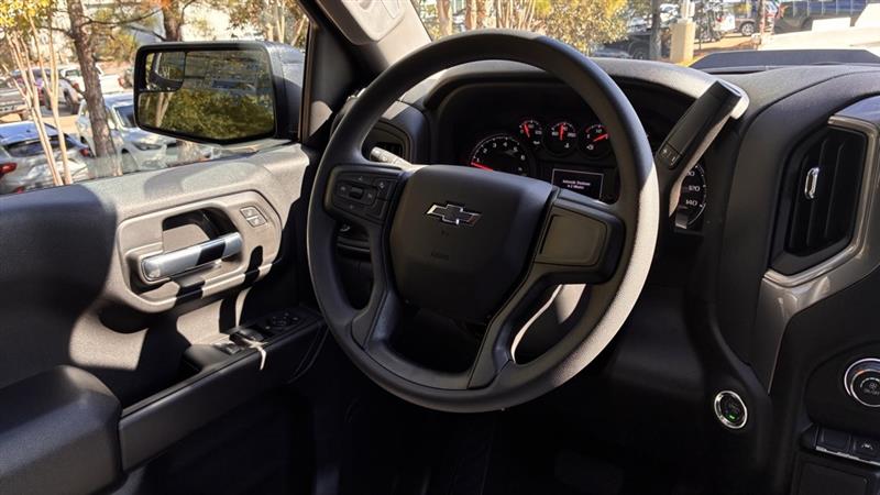 Chevrolet Silverado 1500 Trail Boss Custom Crew Cab 4WD 2026