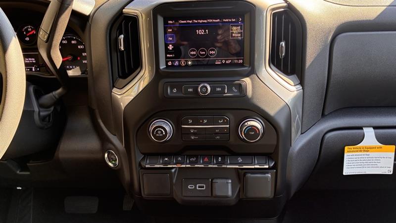 Chevrolet Silverado 1500 Trail Boss Custom Crew Cab 4WD 2026