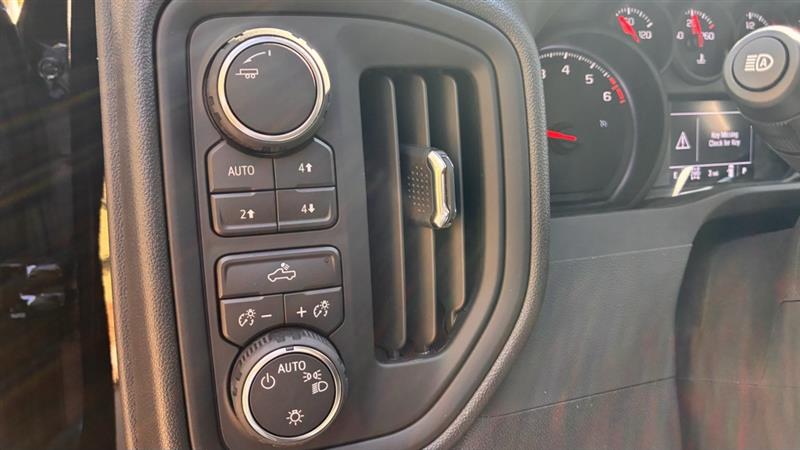 Chevrolet Silverado 1500 Trail Boss Custom Crew Cab 4WD 2026