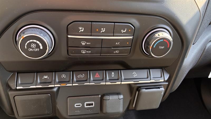 Chevrolet Silverado 1500 Trail Boss Custom Crew Cab 4WD 2026