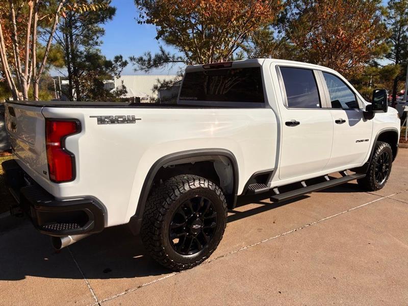 Chevrolet Silverado 2500HD LT Crew Cab Long Box 4WD 2026