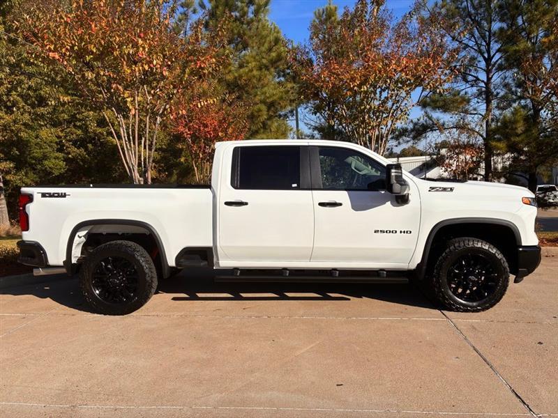 Chevrolet Silverado 2500HD LT Crew Cab Long Box 4WD 2026