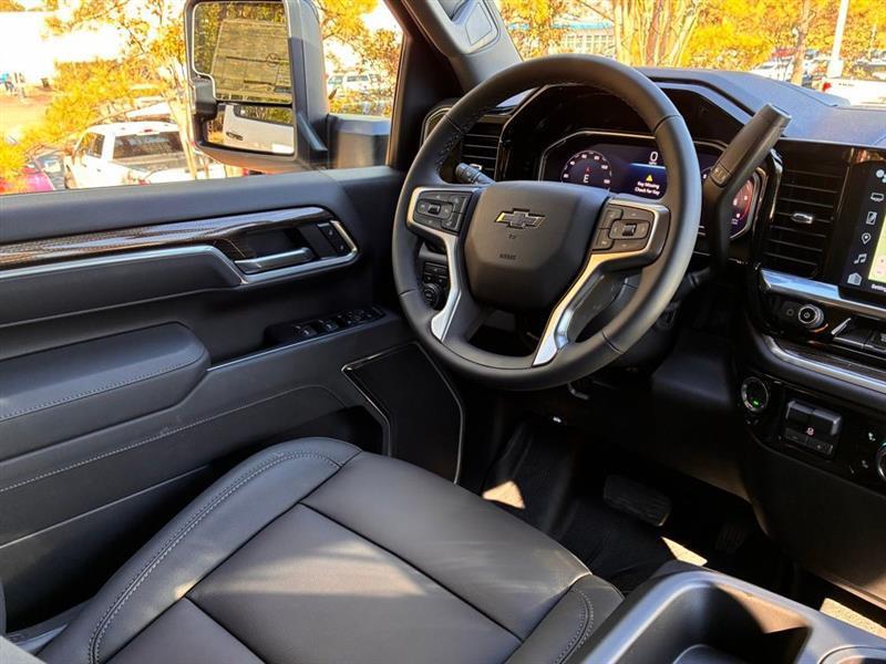 Chevrolet Silverado 2500HD LT Crew Cab Long Box 4WD 2026