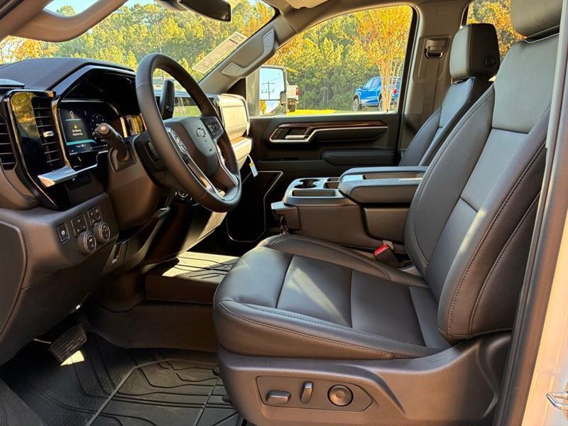 Chevrolet Silverado 2500HD LT Crew Cab Long Box 4WD 2026