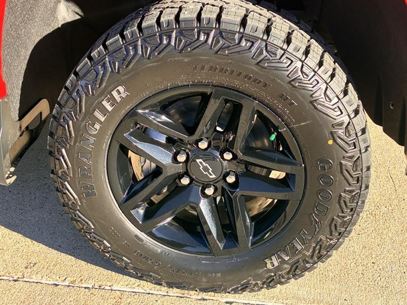 Chevrolet Silverado 1500 Trail Boss Custom Crew Cab 4WD 2026