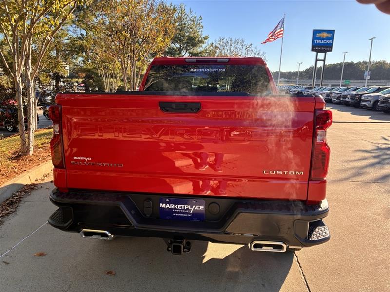 Chevrolet Silverado 1500 Trail Boss Custom Crew Cab 4WD 2026