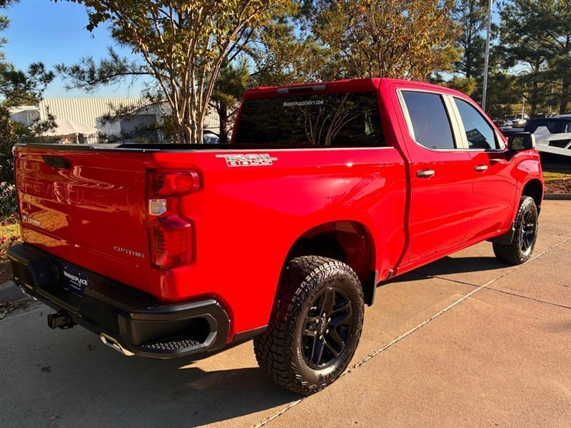Chevrolet Silverado 1500 Trail Boss Custom Crew Cab 4WD 2026