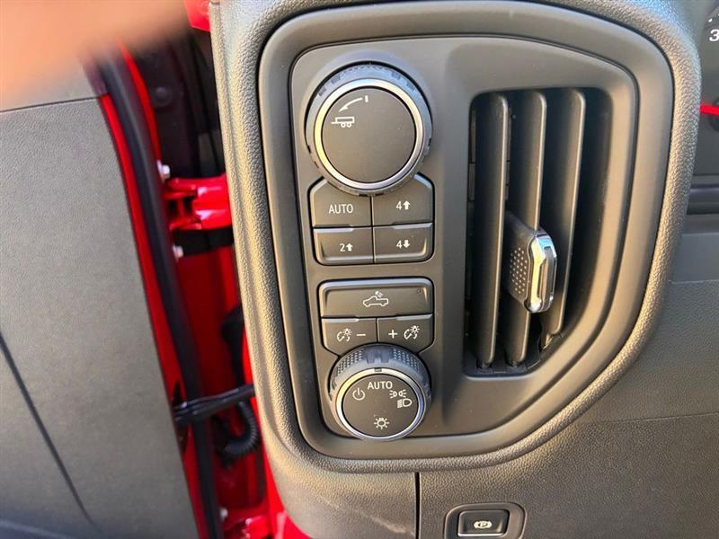 Chevrolet Silverado 1500 Trail Boss Custom Crew Cab 4WD 2026