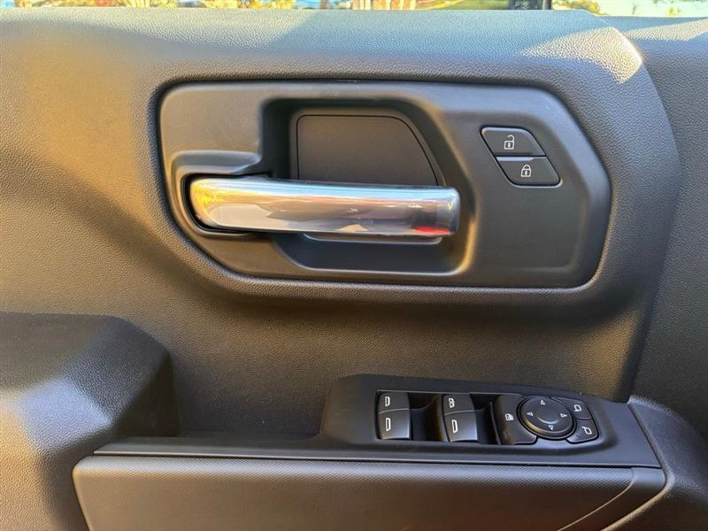 Chevrolet Silverado 1500 Trail Boss Custom Crew Cab 4WD 2026