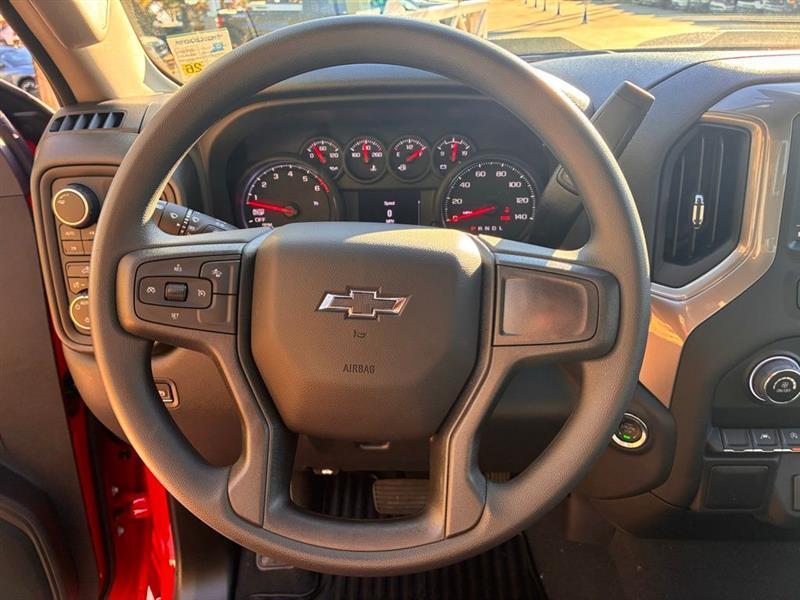 Chevrolet Silverado 1500 Trail Boss Custom Crew Cab 4WD 2026