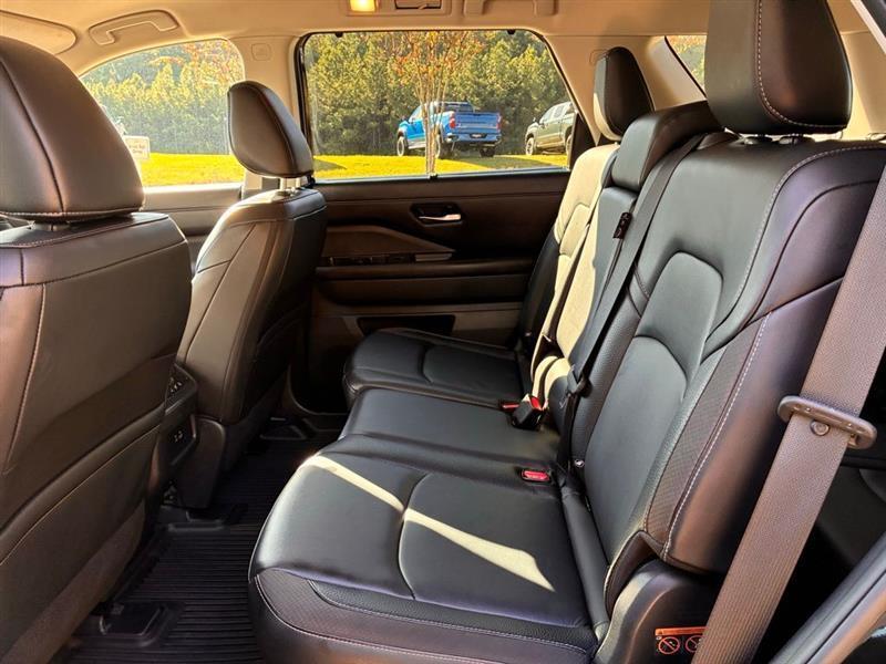 Nissan Pathfinder SL 2023