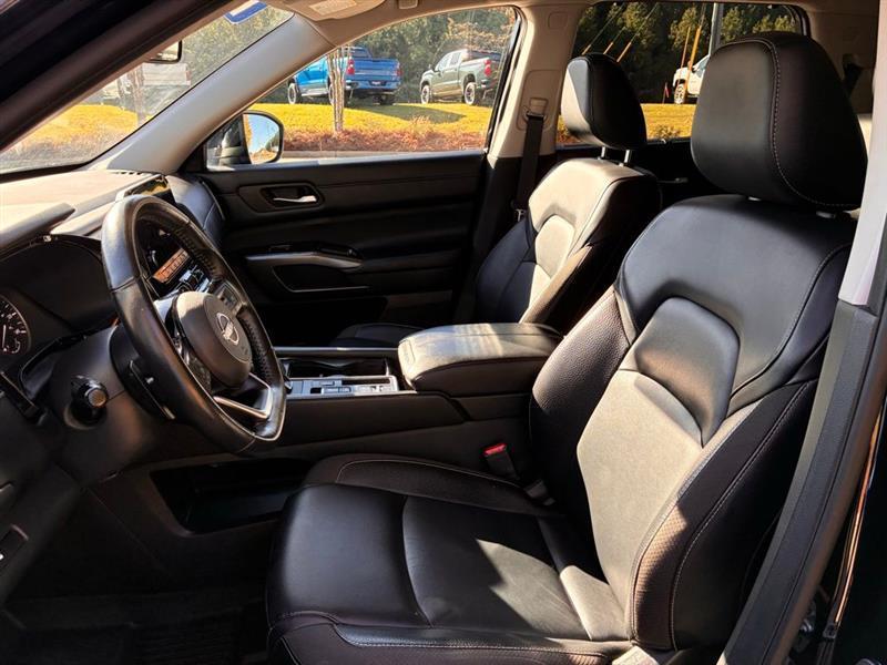 Nissan Pathfinder SL 2023