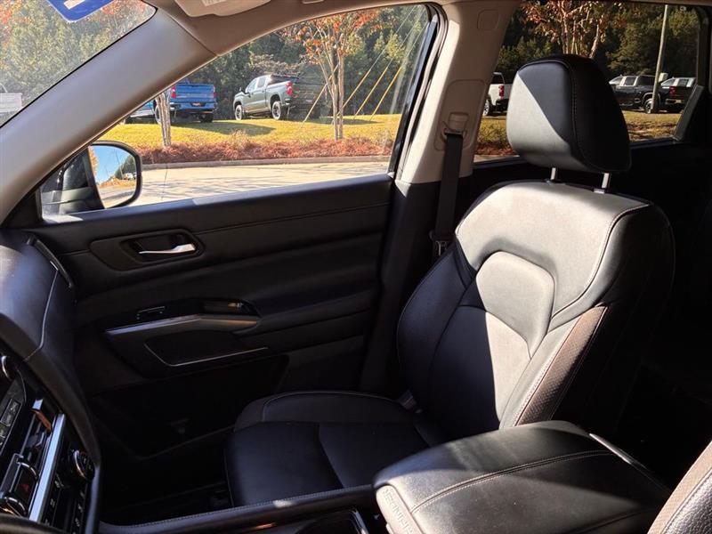 Nissan Pathfinder SL 2023