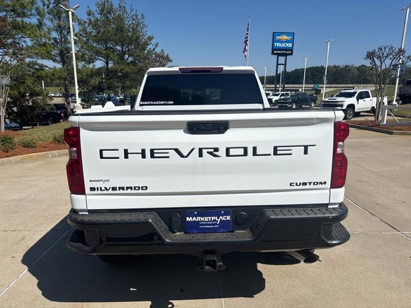 Chevrolet Silverado 2500HD Custom Crew Cab Long Box 4WD 2026