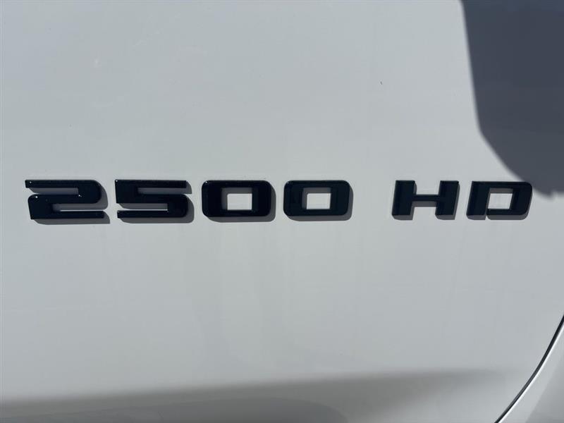 Chevrolet Silverado 2500HD Custom Crew Cab Long Box 4WD 2026