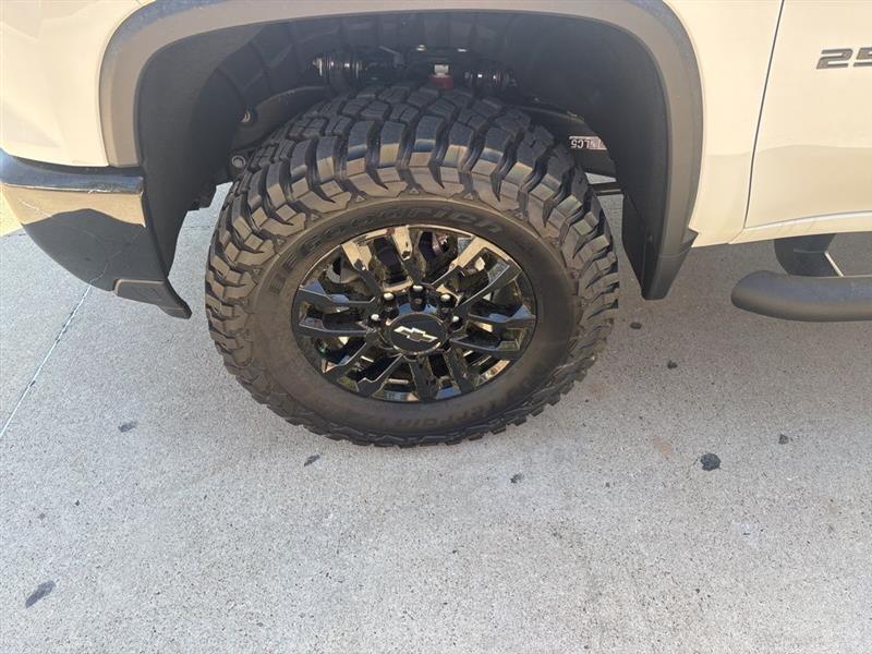 Chevrolet Silverado 2500HD Custom Crew Cab Long Box 4WD 2026