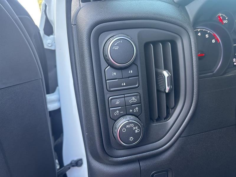 Chevrolet Silverado 2500HD Custom Crew Cab Long Box 4WD 2026