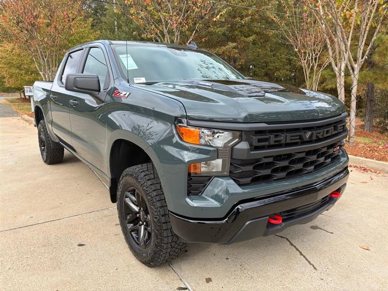 Chevrolet Silverado 1500 Trail Boss Custom Crew Cab 4WD 2026