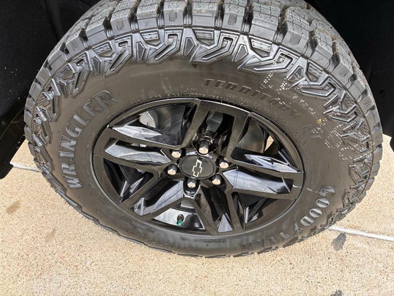 Chevrolet Silverado 1500 Trail Boss Custom Crew Cab 4WD 2026